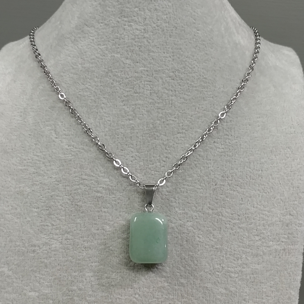 Green Aventurine Necklace Natural Gemstone Crystal Pendant Stainless-Steel Chain